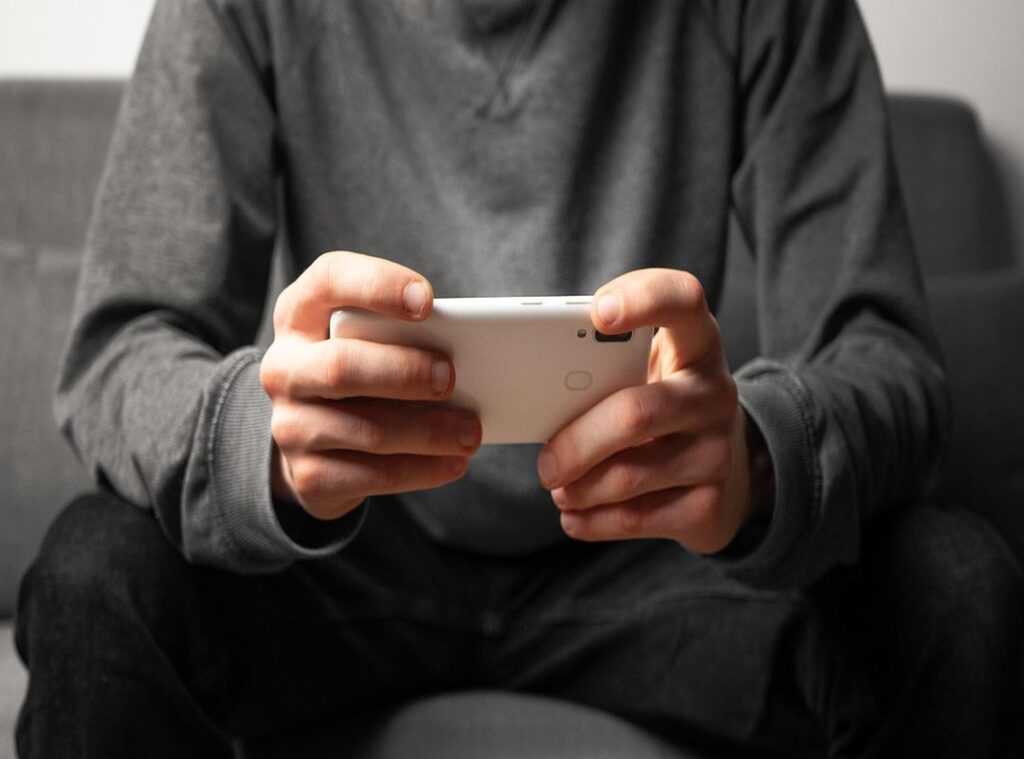 communication online play